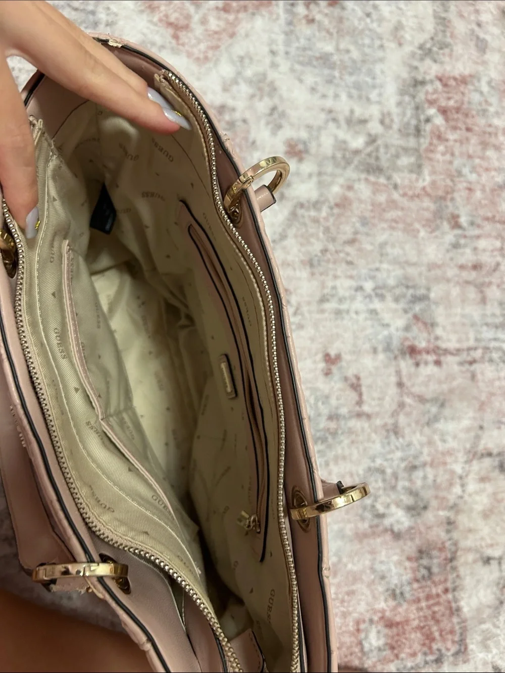 Guess elegant tote